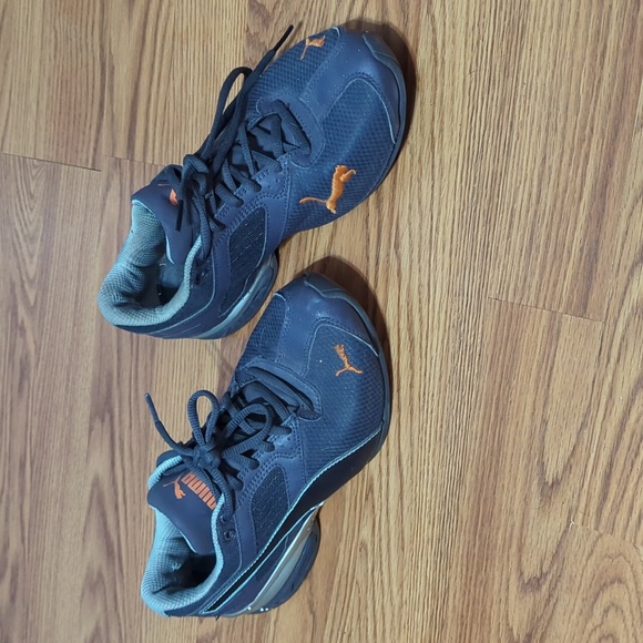 Shoes - Picture 3 of 4